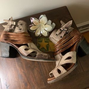 Freebird Nest  peep toe sandals Size 9